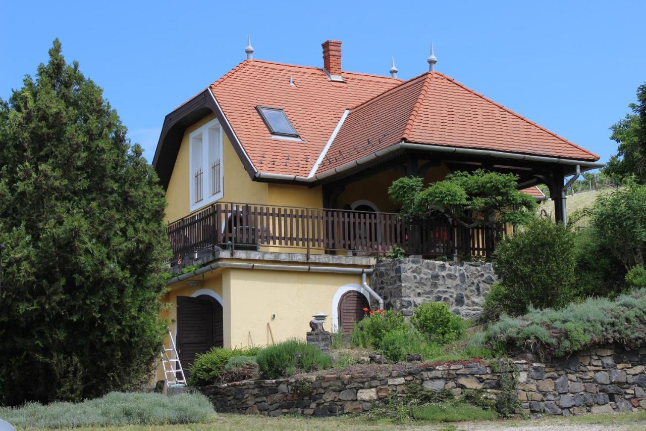 Villa Napsugar Vendeghaz Badacsonytördemic Exterior foto